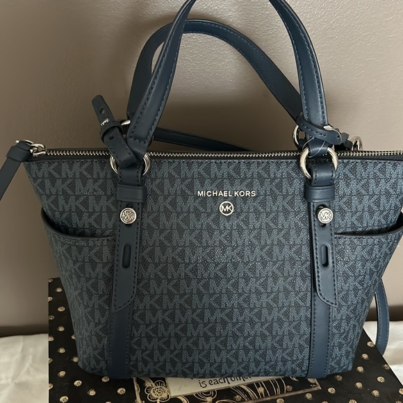 NEW MICHAEL KORS PURSE - Picture 3 of 15